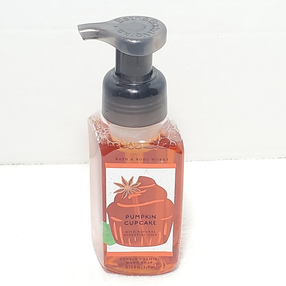 Bath & Body Works Pumpkin Cupcake Gentle Foaming Hand Soap 8.75 oz Bottle New